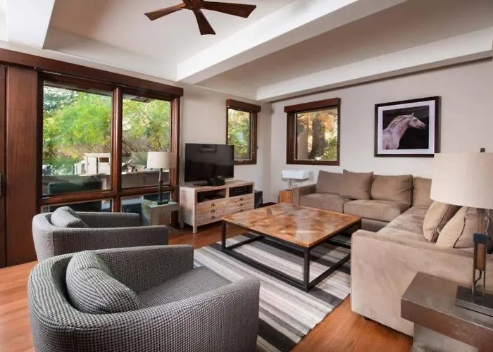 Aspen Downtown Luxury: 3-Bedroom with Pool, Hot Tubs & Game Room