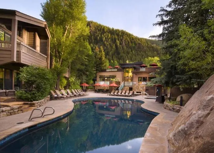 Aspen Alpine Retreat: Downtown Luxury with Pool and Spa